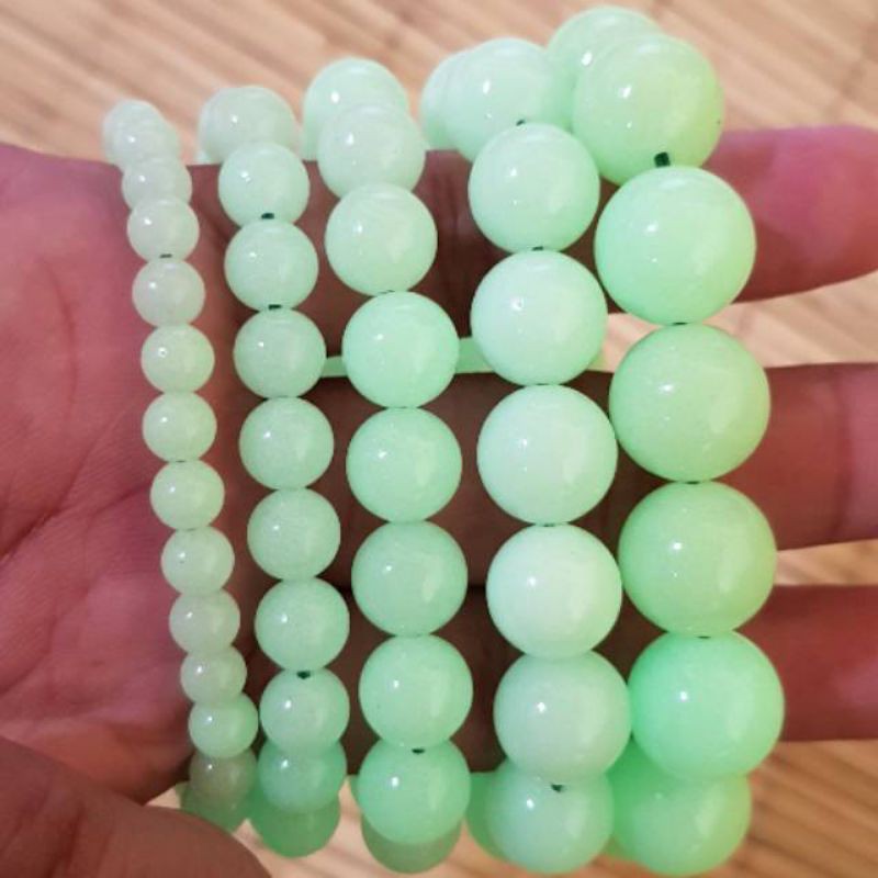 gelang batu posfor menyala saat gelap