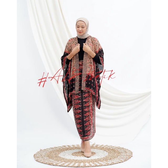 SET ARUNA IN BLACK