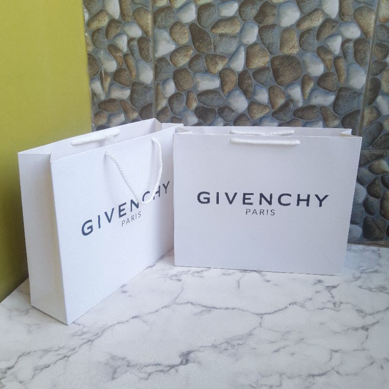 

Paperbag Givenchy size Medium Paper Bag Brand Shopping Bag