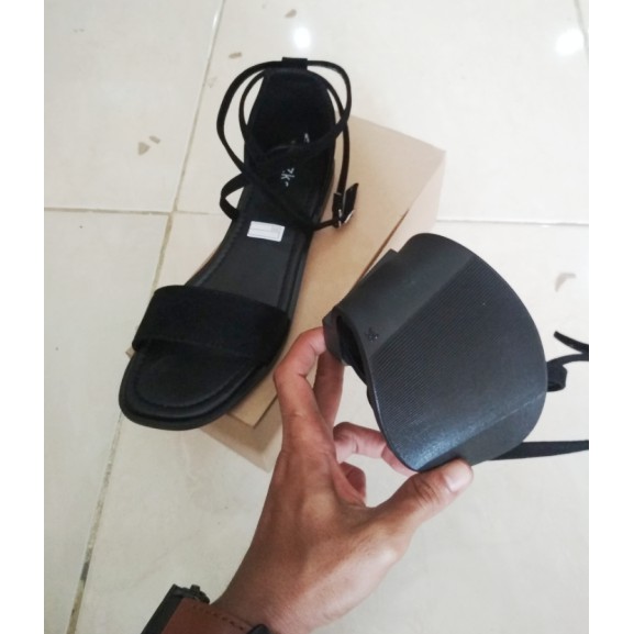 R9 Sandal Tali Wanita DE21 Hitam-2