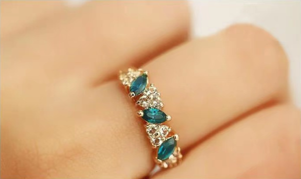 Retro sweet emerald fashion new glitter diamond ring i women E01