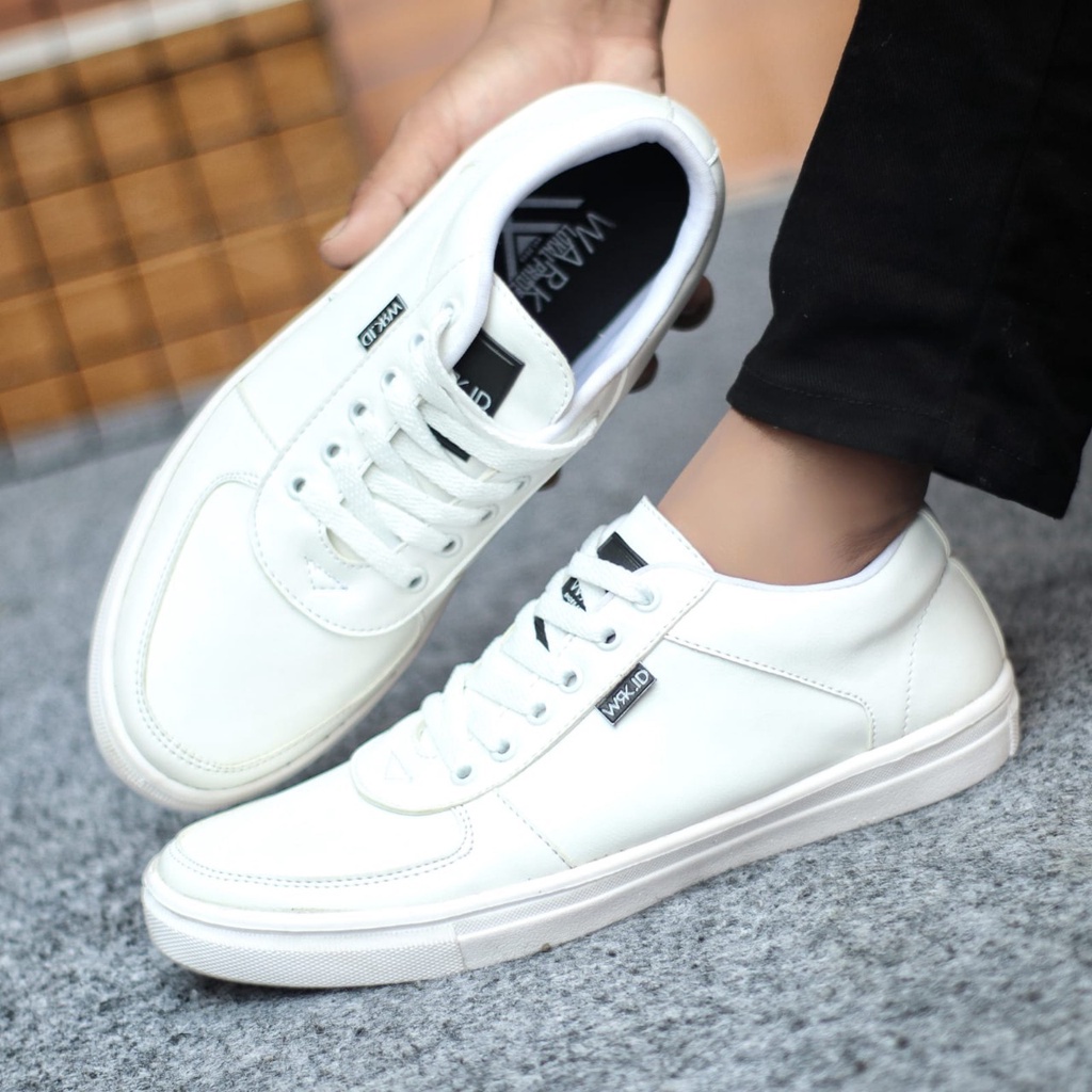 WENLY Sepatu Kasual Sneakers Pria Kulit Pu Simple Murah Original Main Gaya Hangout Trendy