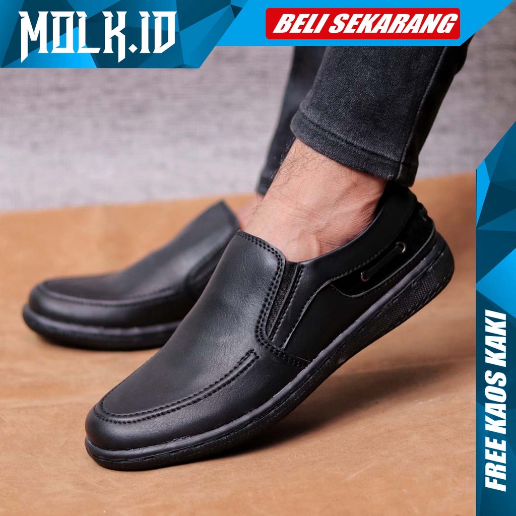 MOLK Sepatu Kasual Slip On Pria Hitam Semi Formal Sepatu Kulit Sintetik Kerja Kantor Kuliah Simple Murah Anti Slip