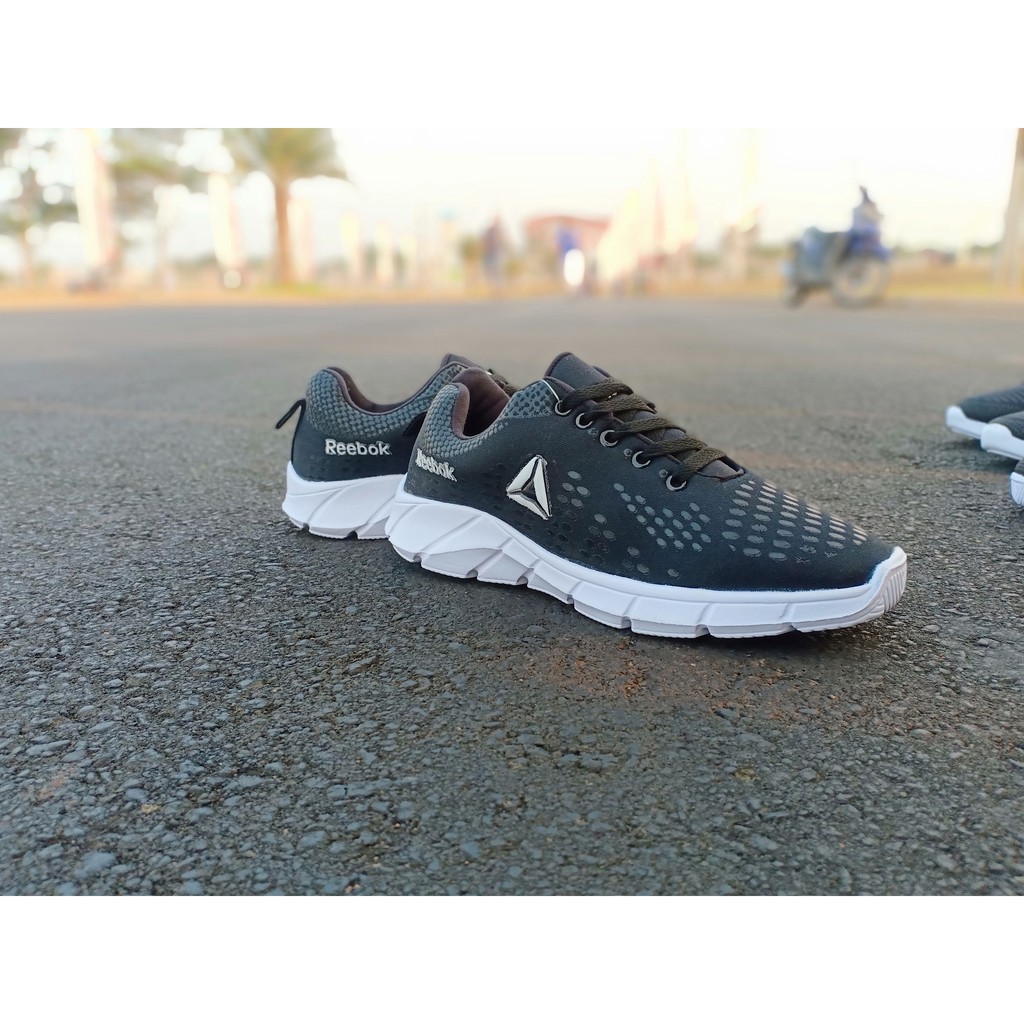 Sepatu Reebok Olahraga Sekolah Joging Running Pria Reebok Clasic