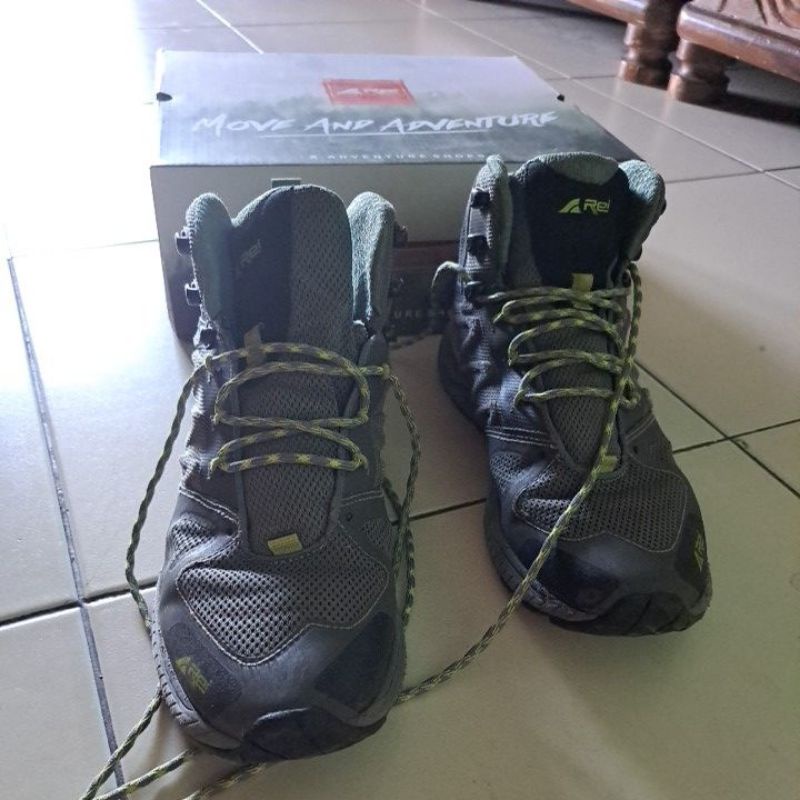 sepatu outdoor A Rei Ranger Uk 42