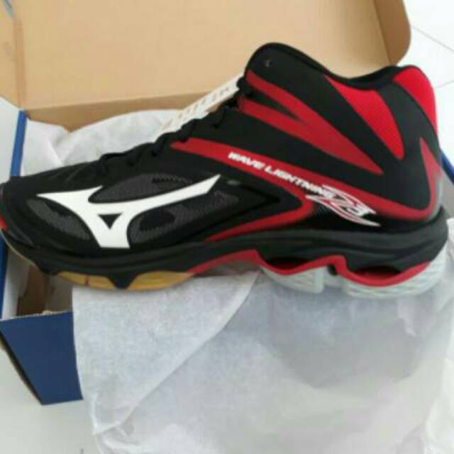 mizuno wave lightning 3