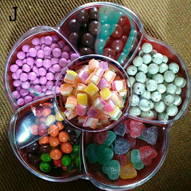 

In flowers tray Naraya & Lagie