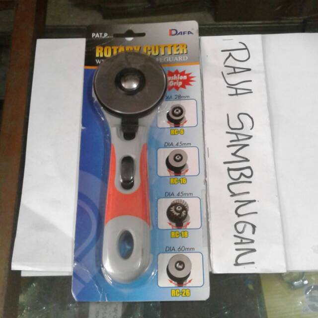 

ROTARY CUTTER 28 MM ALAT POTONG AKRILIK POTONG KAIN FIBER PLAT 6 CM PROMO