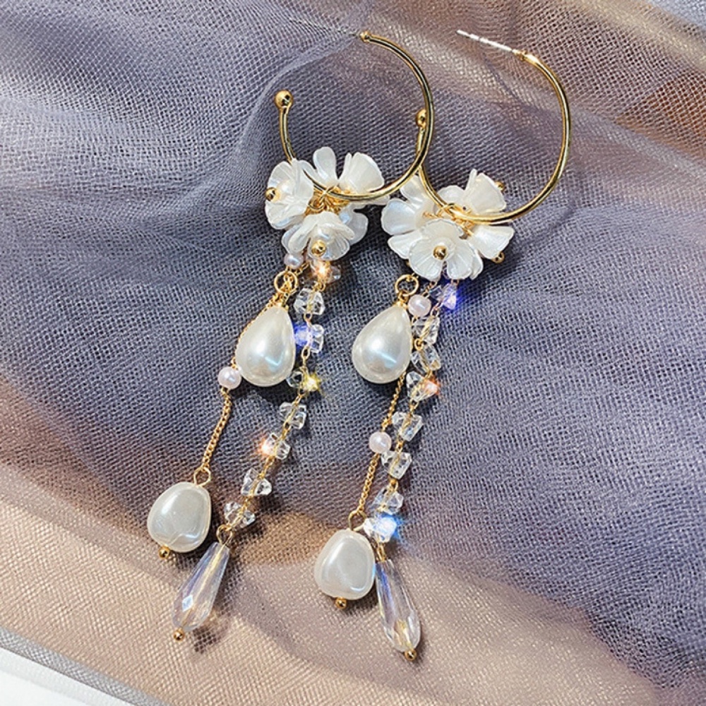 Anting Tusuk Gantung Desain Pita Hias Mutiara + Kristal Gaya Trendy / Mewah Berkilau Untuk Wanita