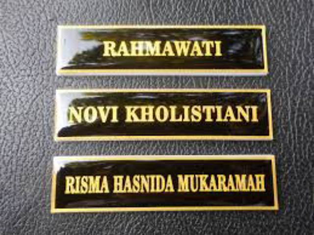 

Nametag kuningan nama kuningan nama guru