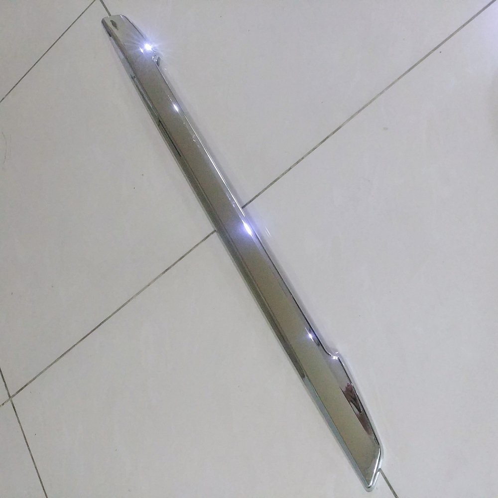 list lis trundlite pintu bagasi belakang toyota Innova Inova new 2010 2011 chrome CROME tempel