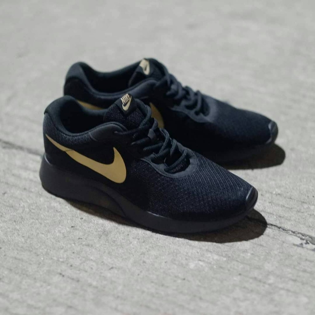 nike tanjun black gold