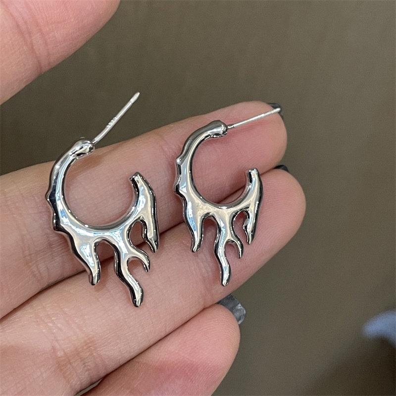 1 Pasang Anting Stud Bentuk Api Tidak Teratur Warna Silver Bahan Tembaga Logam Gaya Punk Vintage