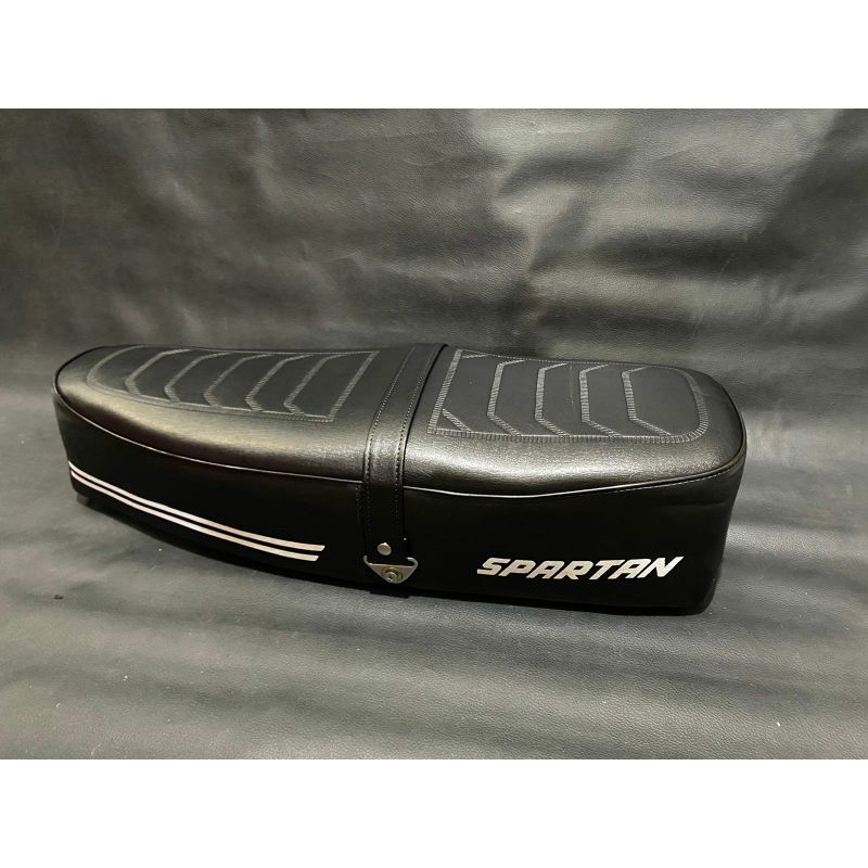 Jok panjang langsung seat vespa model spartan racing lokal murah bisa di aplikasikan ke super sprint