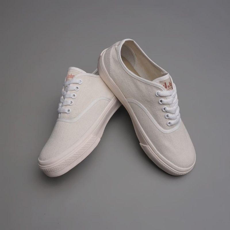 Sepatu Johnson - Astro Lowcut (LC) Milky