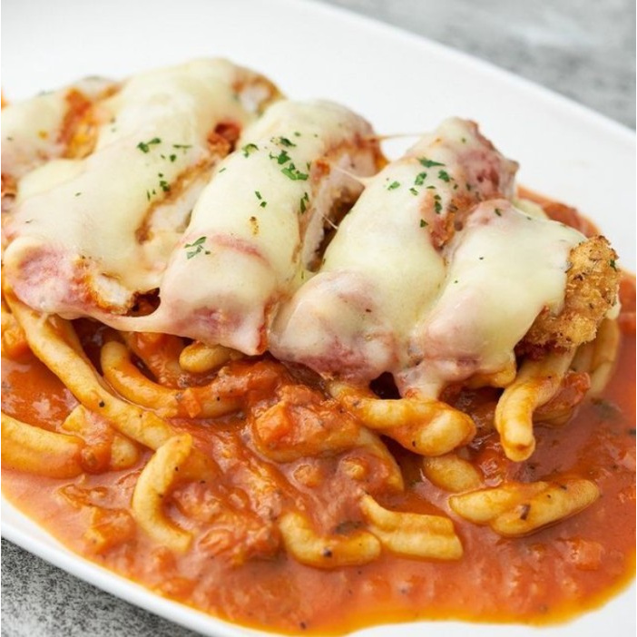 

Oma Elly Kitchen - Strozzapreti Pomodoro with Chicken Parmigiano
