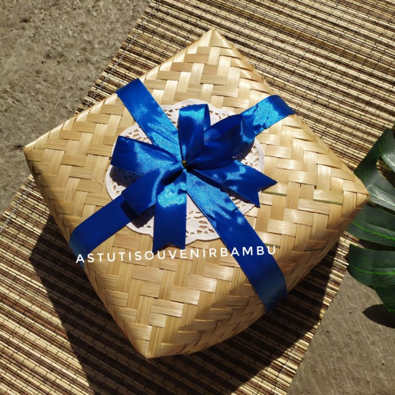 

BESEK BAMBU NATURAL 22 CM FREE PITA BEBAS PILIH WARNA / besek makan / pipiti / besek murah / hantaran nikah / packaging murah