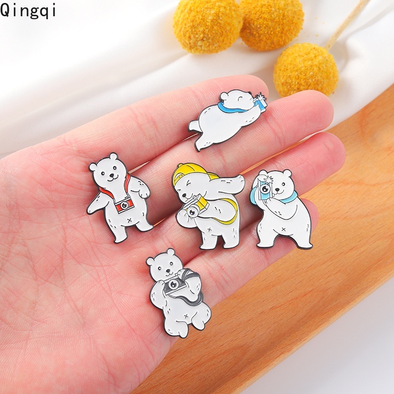 Bros Pin Enamel Bentuk Kartun Kamera Beruang Putih Bahan Metal Untuk Hadiah