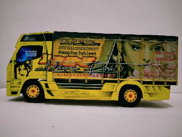 Miniatur Truk Canter Scania Custom Ndoro Putri Skala 1 25 Shopee Indonesia