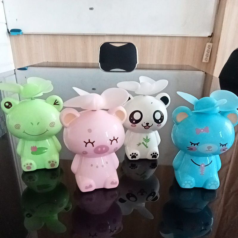 TML-777-1 Mainan Fun Hand Fan Kipas Karakter Warna Bagus 777-1