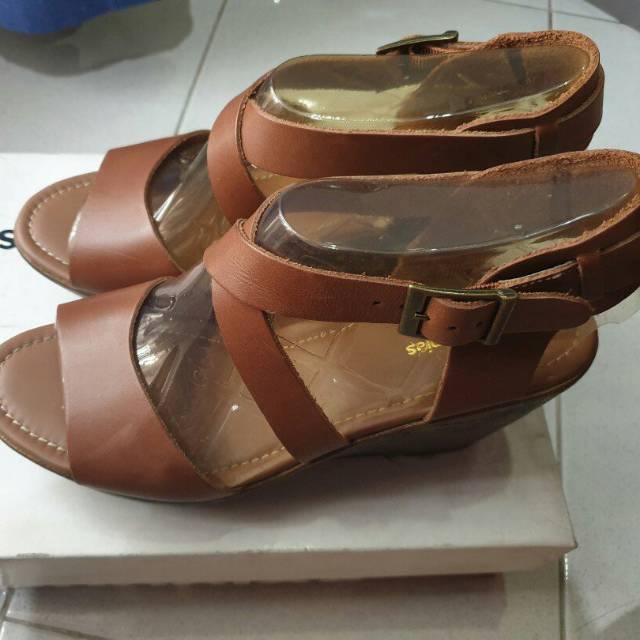 Wedges hush puppies