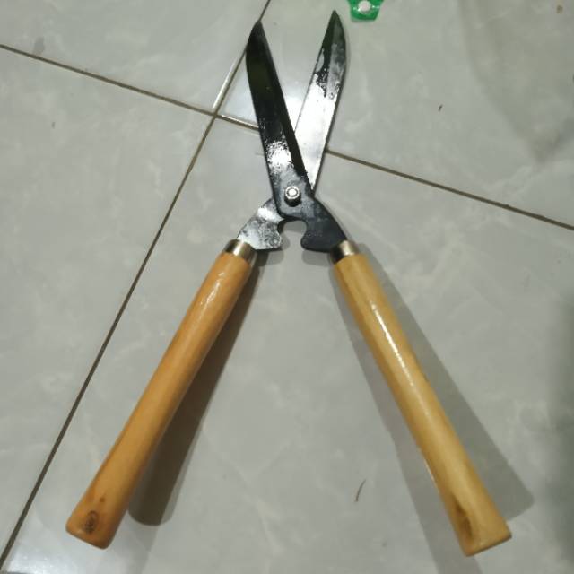 Gunting Pagar Rumput tanaman Gagang Kayu Murah Meriah