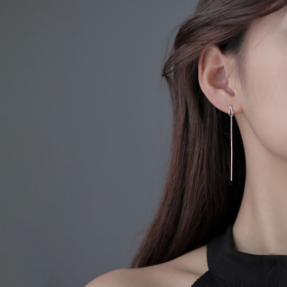 Anting Stud Rantai Panjang Aksen Berlian Imitasi Bahan Zirkon Gaya Korea Untuk Wanita