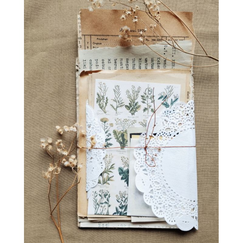 

VINTAGE PAPER BUNDLE- SEELOTIPIN