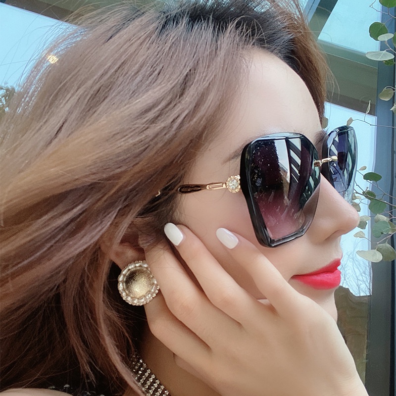 Butterfly Kacamata Hitam Desain Kupu-Kupu Model Simple