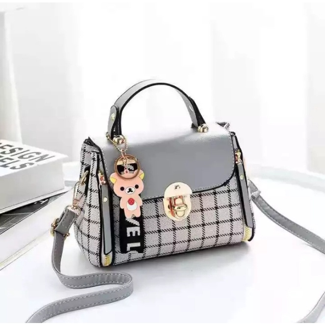 top handle bag wanita / tas selempang wanita terbaru/ tas selempang wanita kekinian 2022/ tas selempang wanita korea/ tas selempang wanita import batam/ tas selempang wanita import ori/ tas selempang wanita murah/ tas kondangan/ tas wanita simpel/ others