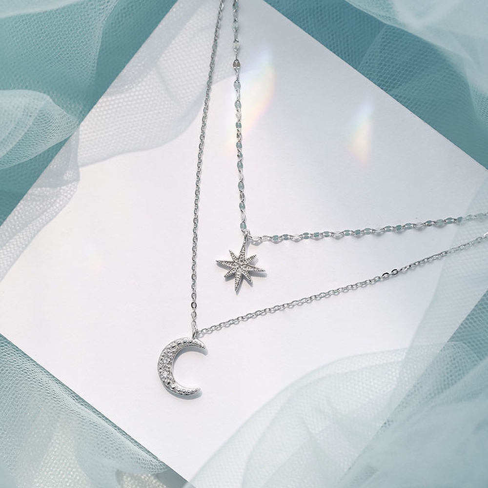 Kalung Rantai Klavikula Desain Bulan Bintang Model Lapis Ganda Aksen Berlian Untuk Wanita