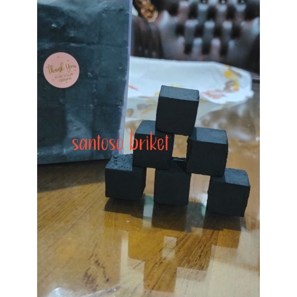 

Briket Arang batok kelapa untuk BBQ, bakar ikan,ayam dll