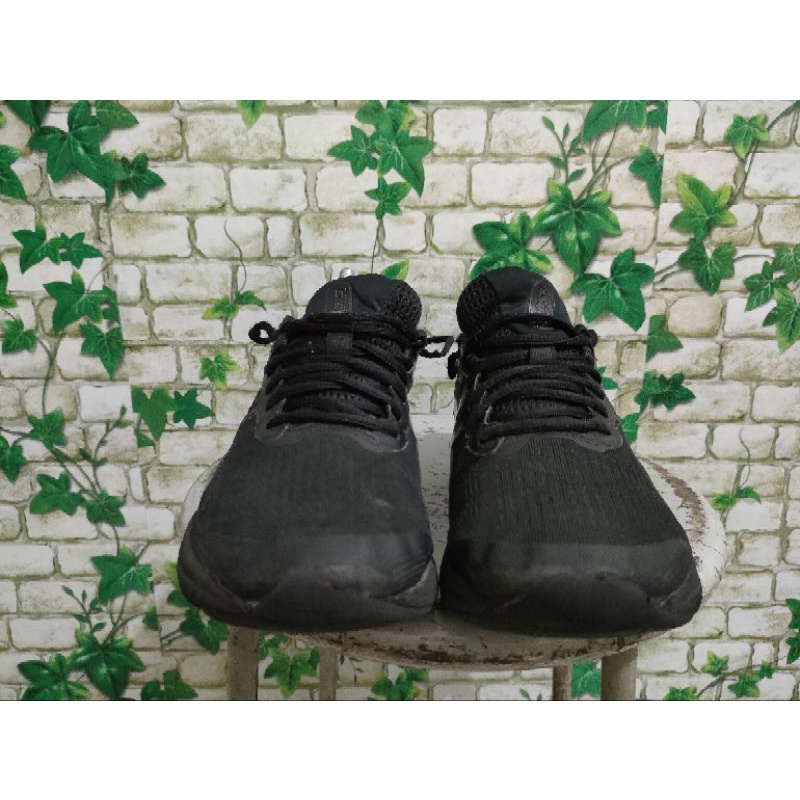 sepatu asics fullblack keren