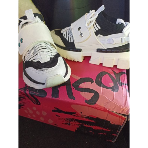 sepatu gosh hitam size 36