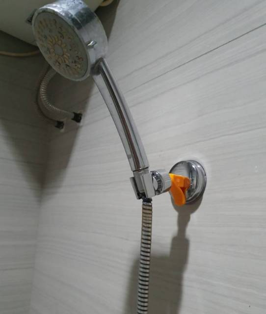 Gantungan Shower Tempel Dinding / Holder Dudukan Shower Suction Cup