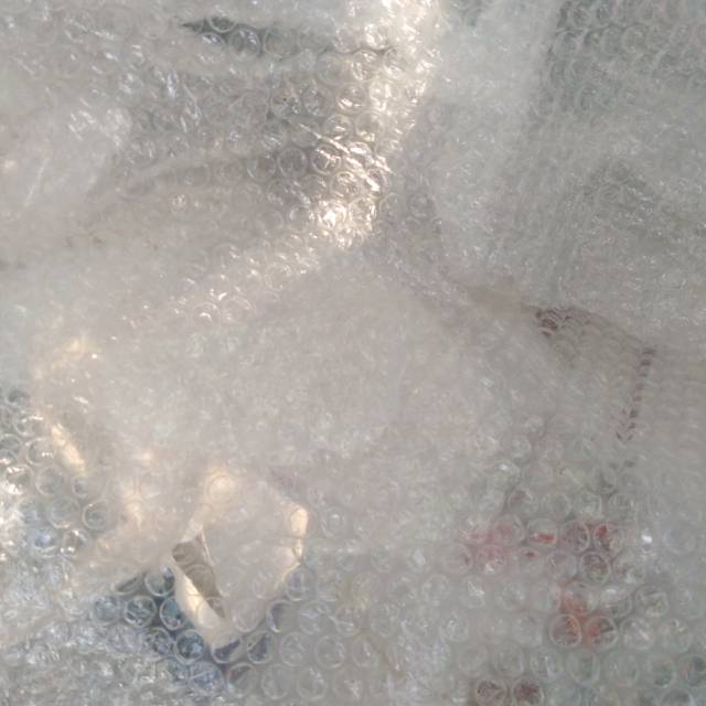 

Bubble wrap ( pengaman packing)