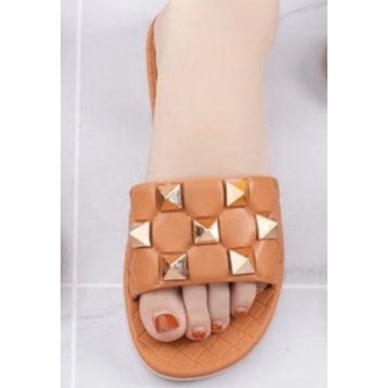 Sandal Slop JellyWanita Motif Kotak Duri Gold Cantik Keren Elegant Mewah Import Mokaya / Size 37-41 ( 2132 )-cokelat tan