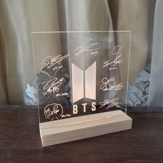 Lampu tidur acrylic BTS. Akrilik stand lampu BTS