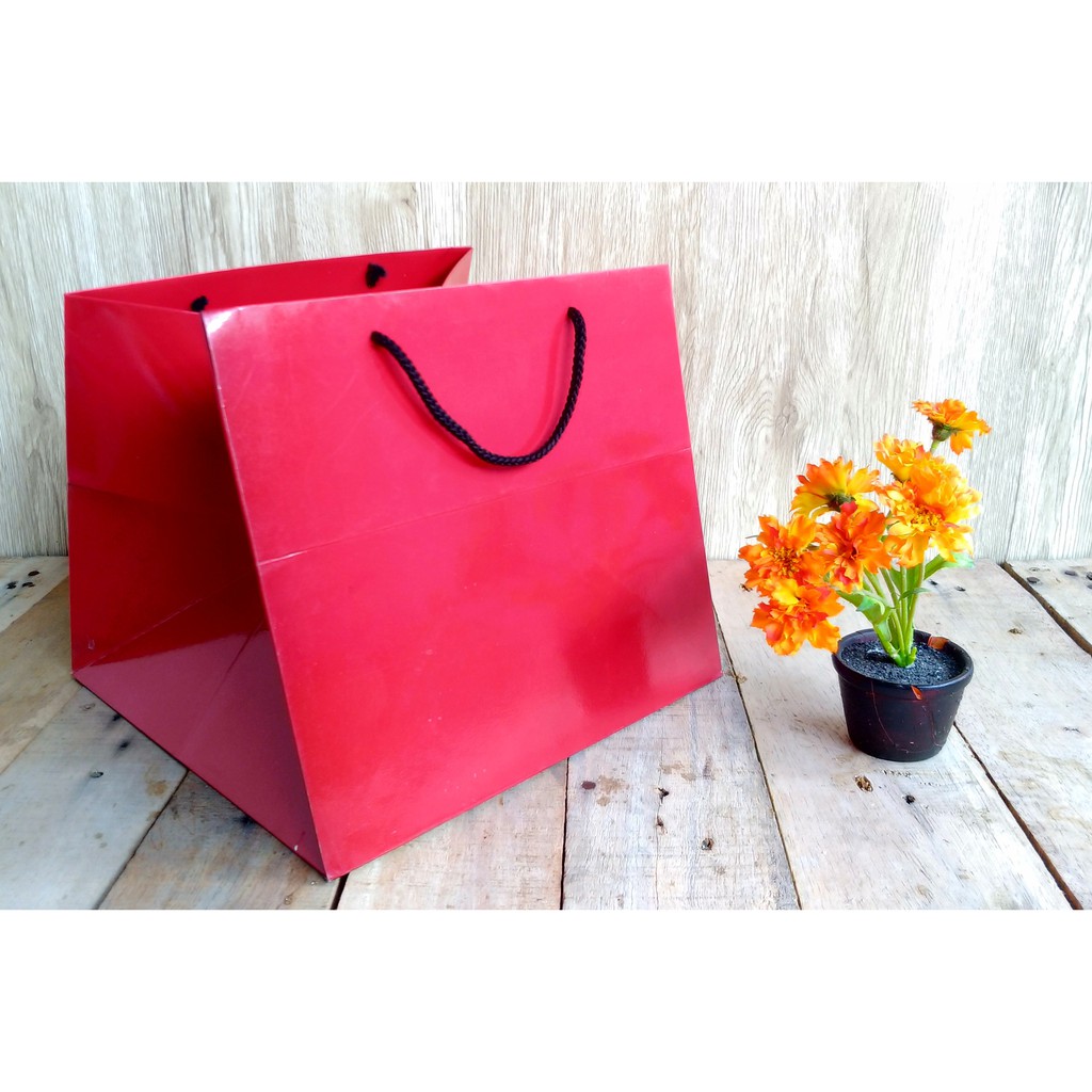 

Cake Paperbag / Glossy Paperbag / Paperbag Polos Uk. 28 x 28 x Tinggi 25 cm