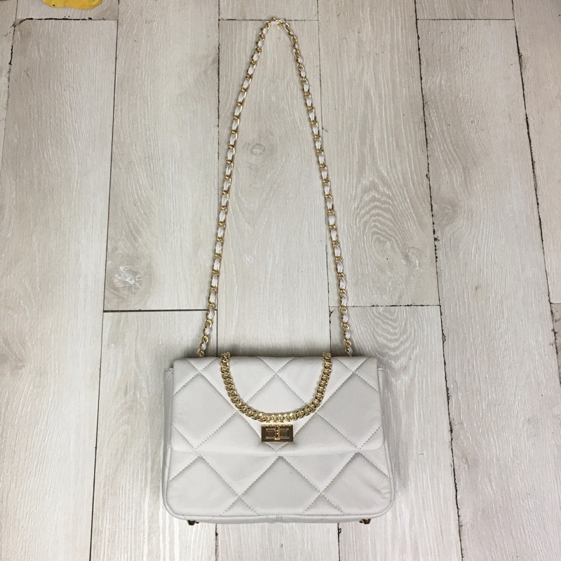 Tas slempang kulit domba
