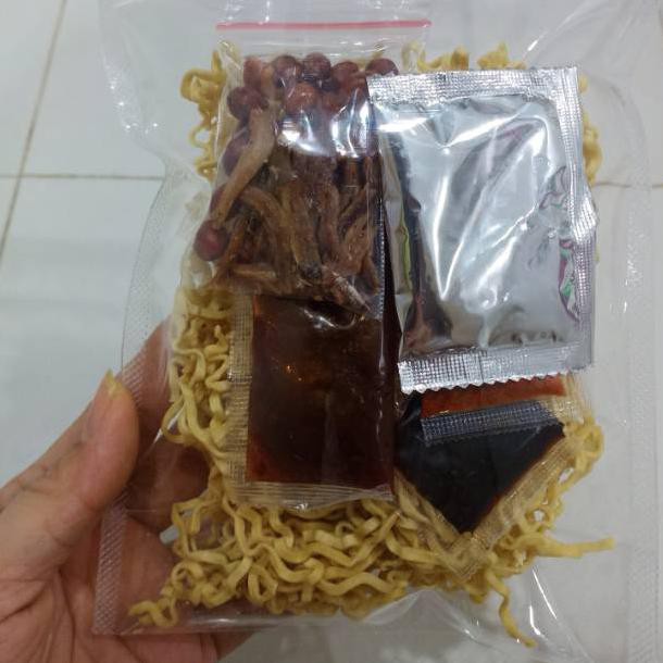 

Bisa COD MIE GORENG MANTULLLL RASA SAMBAL TERASI Ready Stok