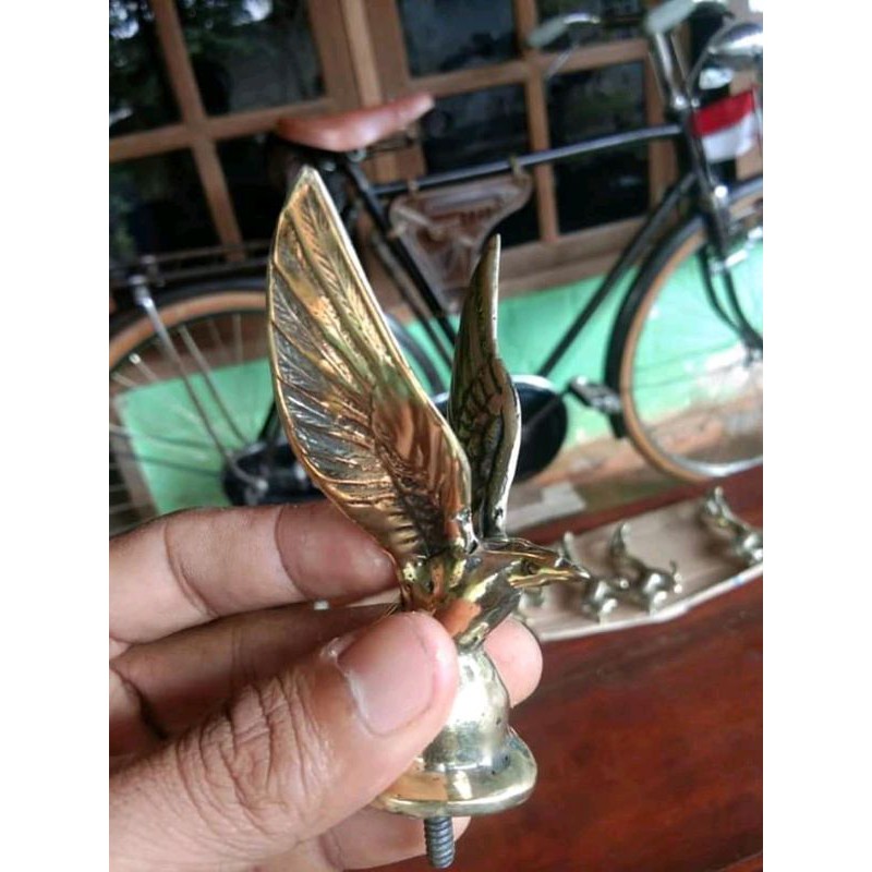 maskot mahkota slebor garuda