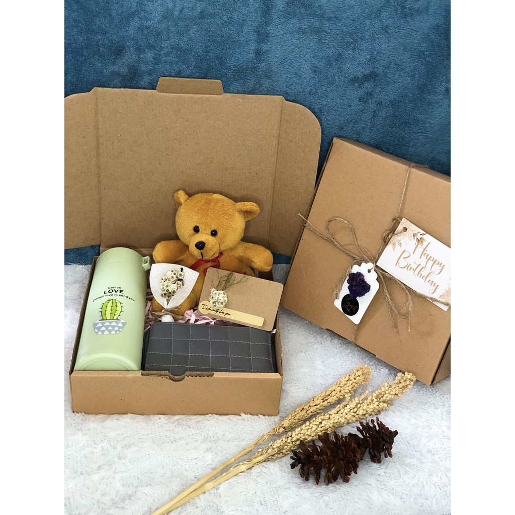 

Gift Box - Small - Kado Ulang Tahun Wanita - Kado Anniversary - Wisuda