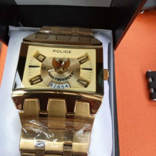 JAM TANGANA ISTANA PRESIDEN RI