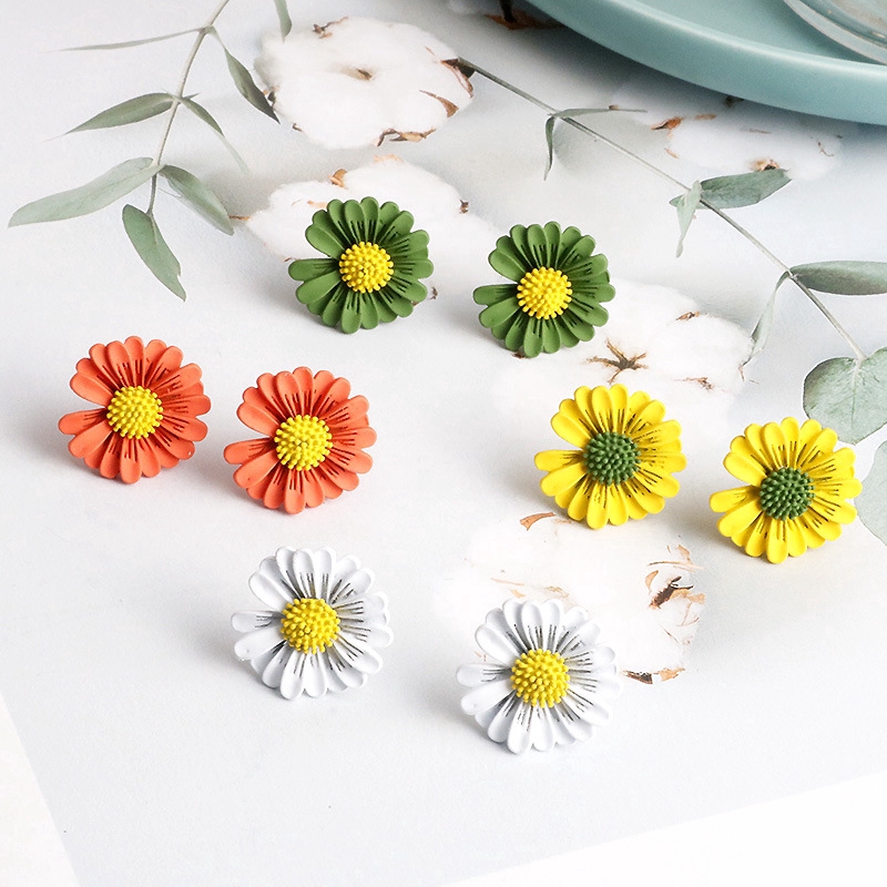 Anting Tusuk Bentuk Bunga Daisy Bahan Sterling Silver 925 Warna Permen Untuk Wanita