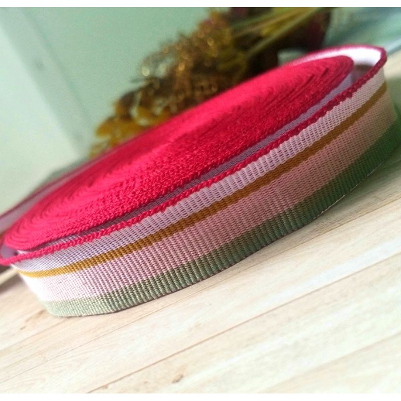 

per rol/gulung 15 meter,pita salur list pelangi lebar 2cm.