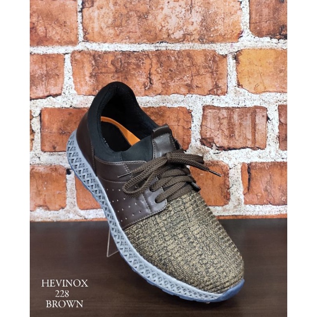 Sepatu pria HEVINOX model casual, sport/santai bahan kain