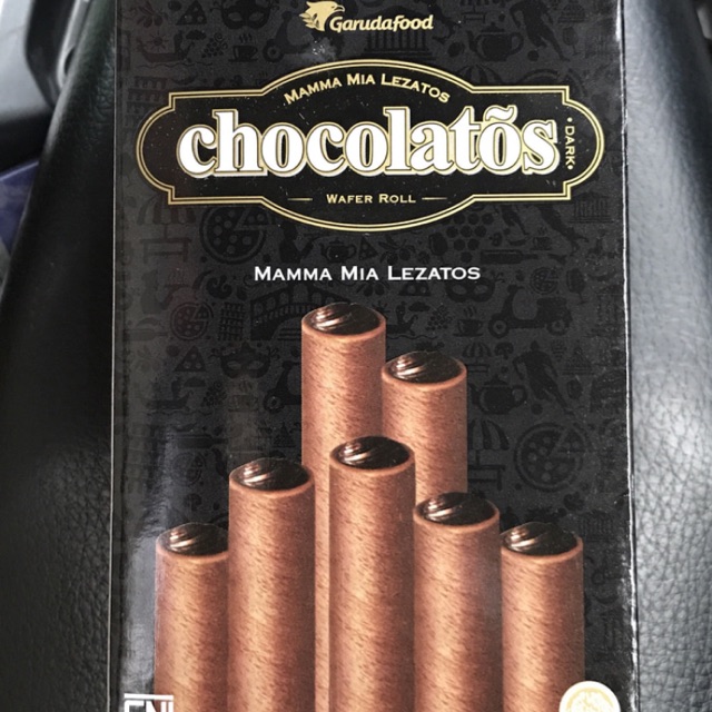 

Chocolatos Wafer Roll Dark Chocolate 1 Pak Box Dus 24 Pcs Coklat Besar