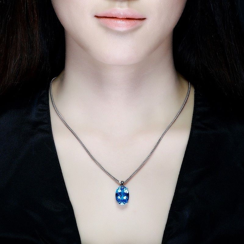 [Ready Stock]Fashion Elegant Inlaid Sapphire Necklace Luxury Pendant