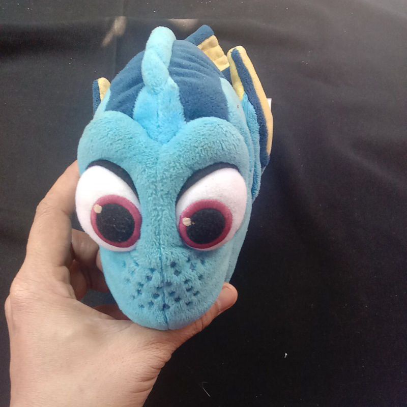 Boneka karakter teman Nemo,Dori si ikan  biru preloved good cond